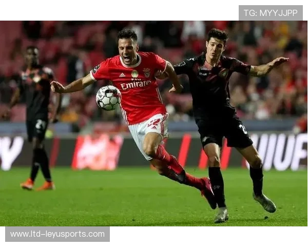 波尔图瞄准稳固防线：寻找理想的右后卫之路