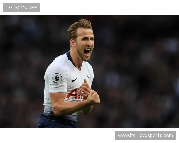 凯恩前插接球稳稳卸下，热刺前场衔接丝滑自然