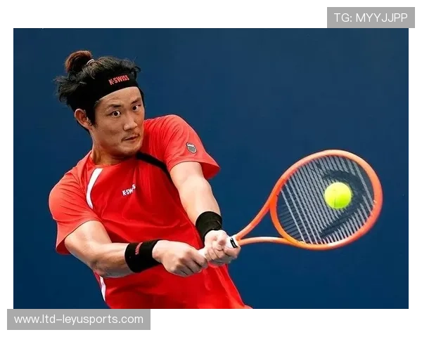 张之臻正拍直线得分展示状态：从场上到训练场的全景解码