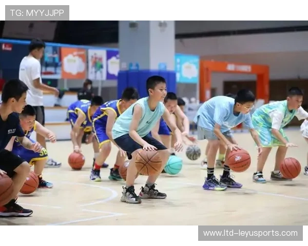 篮球青训营暑期集训班吸引众多学员，篮球青训营暑期集训班吸引众多学员进行