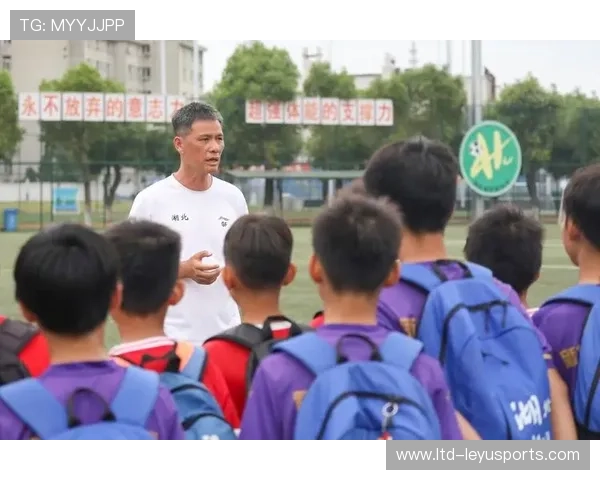 足球青训营设置技术与素养课程，足球青训训练内容